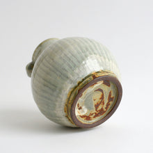 Load image into Gallery viewer, 白掛鎬手耳付壺 / 柴田雅章