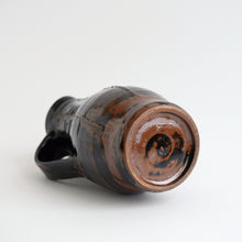 画像をギャラリービューアに読み込む, 黒釉盛文手付水差 / 柴田雅章