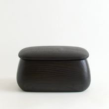 Load image into Gallery viewer, 栗黒拭漆面取り匣 / 中沢学