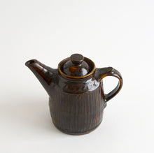 Load image into Gallery viewer, 飴釉鎬手急須 / 柴田雅章