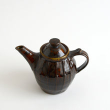 Load image into Gallery viewer, 飴釉筒描急須 / 柴田雅章