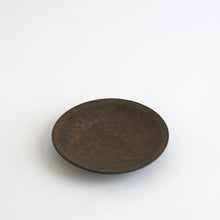 画像をギャラリービューアに読み込む, 4寸皿 黒釉 / 小林耶摩人