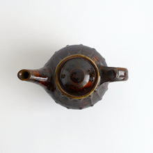 Load image into Gallery viewer, 飴釉筒描急須 / 柴田雅章