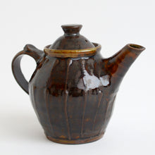 Load image into Gallery viewer, 飴釉筒描急須 / 柴田雅章