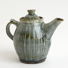 Load image into Gallery viewer, 呉須釉鎬手急須 / 柴田雅章