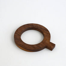 画像をギャラリービューアに読み込む, 鍋敷(Φ150 / ウォールナット) / 藤崎均