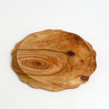 Load image into Gallery viewer, 輪花皿 (一尺 / 楠) / 藤崎均