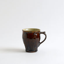 Load image into Gallery viewer, 飴釉筒描マグカップ / 柴田雅章