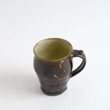 Load image into Gallery viewer, 飴釉流描マグカップ / 柴田雅章