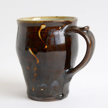 Load image into Gallery viewer, 飴釉流描マグカップ / 柴田雅章