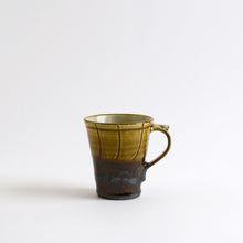 Load image into Gallery viewer, 飴釉掛分流描マグカップ / 柴田雅章