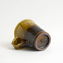 Load image into Gallery viewer, 飴釉掛分流描マグカップ / 柴田雅章