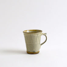 Load image into Gallery viewer, 白掛鎬手マグカップ / 柴田雅章