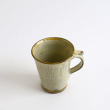 Load image into Gallery viewer, 白掛鎬手マグカップ / 柴田雅章