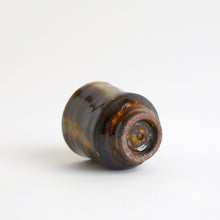 Load image into Gallery viewer, 飴釉抜文ぐい呑 / 柴田雅章