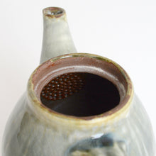 Load image into Gallery viewer, 呉須釉鎬手急須 / 柴田雅章