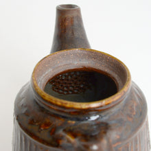 Load image into Gallery viewer, 飴釉鎬手急須 / 柴田雅章