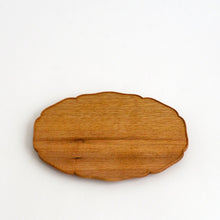 Load image into Gallery viewer, 輪花楕円皿 (8寸 / くるみ) / 藤崎均