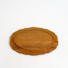 Load image into Gallery viewer, 輪花楕円皿 (8寸 / くるみ) / 藤崎均