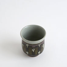 Load image into Gallery viewer, 鉄抜絵湯呑 / 袖師窯