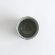 Load image into Gallery viewer, 鉄抜絵湯呑 / 袖師窯