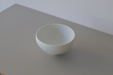 Load image into Gallery viewer, 鉢(白) / 高久敏士