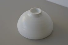 Load image into Gallery viewer, 鉢(白) / 高久敏士