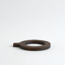 Load image into Gallery viewer, 鍋敷(Φ150 / クラロウォールナット) / 藤崎均