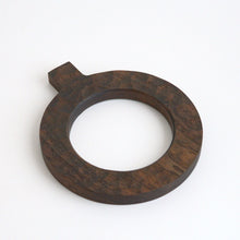 Load image into Gallery viewer, 鍋敷(Φ150 / クラロウォールナット) / 藤崎均