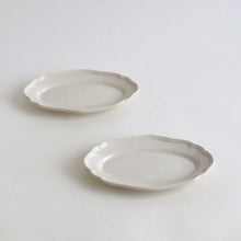 Load image into Gallery viewer, 花形リム豆皿オーバル(ホワイト) / 阿部慎太朗