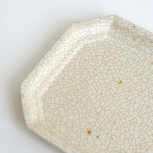 Load image into Gallery viewer, 貫入隅切皿 / 三宅史家