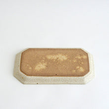 Load image into Gallery viewer, 貫入隅切皿 / 三宅史家