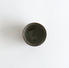 Load image into Gallery viewer, 灰釉ぐい呑 / 森本仁