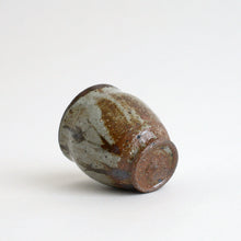 Load image into Gallery viewer, 灰釉ぐい呑 / 森本仁