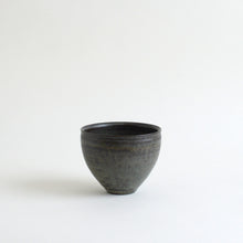 画像をギャラリービューアに読み込む, 線紋丸カップ(ブルーブラック)/ 北岡幸士