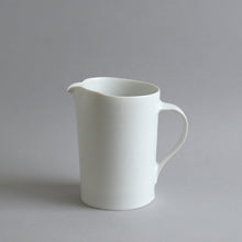 Load image into Gallery viewer, 角ピッチャー中(白) / 高久敏士