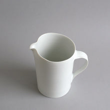 Load image into Gallery viewer, 角ピッチャー中(白) / 高久敏士
