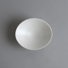 Load image into Gallery viewer, 楕円鉢小(柞) / 高久敏士