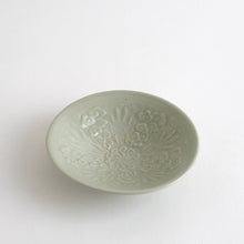 Load image into Gallery viewer, 雲花陽刻碗 / 近藤亮介