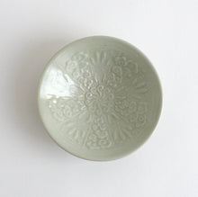 Load image into Gallery viewer, 雲花陽刻碗 / 近藤亮介