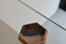 画像をギャラリービューアに読み込む, 黒柿六角蓋物(継ぎ有) / 中村志野