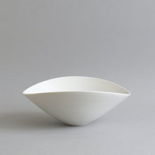 Load image into Gallery viewer, 楕円鉢大(柞) / 高久敏士