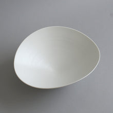 Load image into Gallery viewer, 楕円鉢大(柞) / 高久敏士
