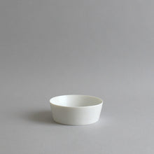 Load image into Gallery viewer, 台小鉢中(白) / 高久敏士