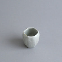 Load image into Gallery viewer, 粉引ぐい呑 / 森本仁