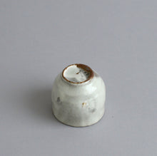 Load image into Gallery viewer, 粉引ぐい呑 / 森本仁