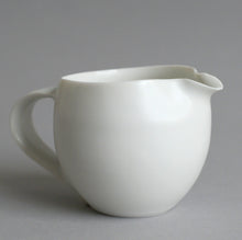 画像をギャラリービューアに読み込む, ミルクピッチャー丸(白) / 高久敏士