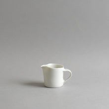 Load image into Gallery viewer, ミルクピッチャー角(白) / 高久敏士
