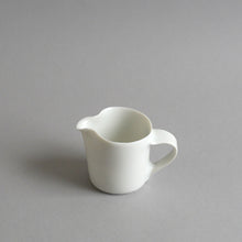 Load image into Gallery viewer, ミルクピッチャー角(白) / 高久敏士