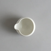 Load image into Gallery viewer, 片口丸小(白) / 高久敏士